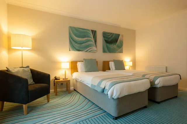 غرفة بسريرين منفصلين، De Vere Cotswold Water Park 8/12