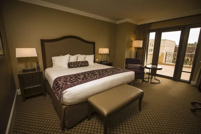 Room, King Bed, The Edgewater 1/4