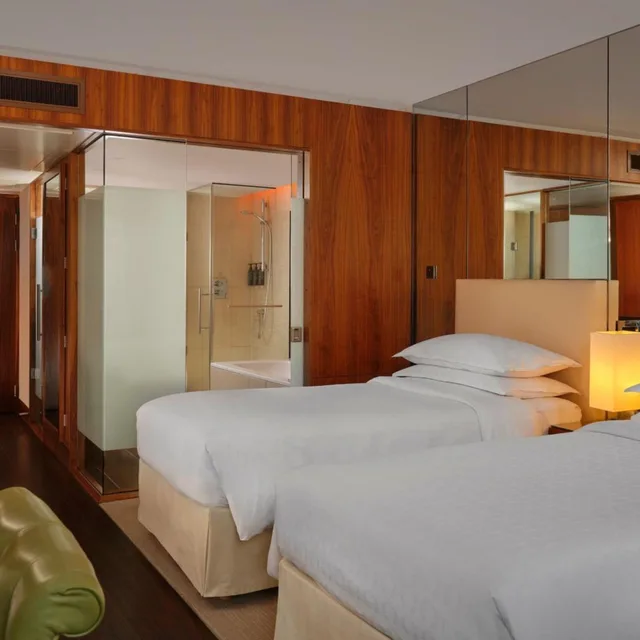 غرفة كلوب تنفيذية بسريرين منفصلين مع دخول صالة النادي، Sheraton Grand Hotel And Spa 2/4