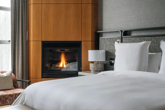 3 Bedrooms, Resort, Residence, 3 King Beds, Den، Four Seasons Resort Whistler 1/9