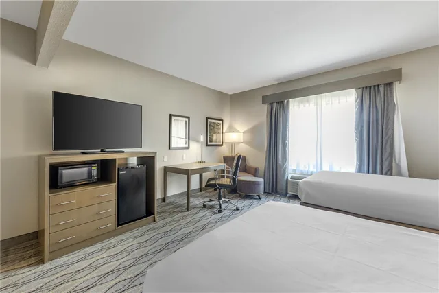 جناح بسريرين كوين مع أريكة بحوض استحمام لذوي الإعاقة، BEST WESTERN PLUS PAULS VALLEY 2/3