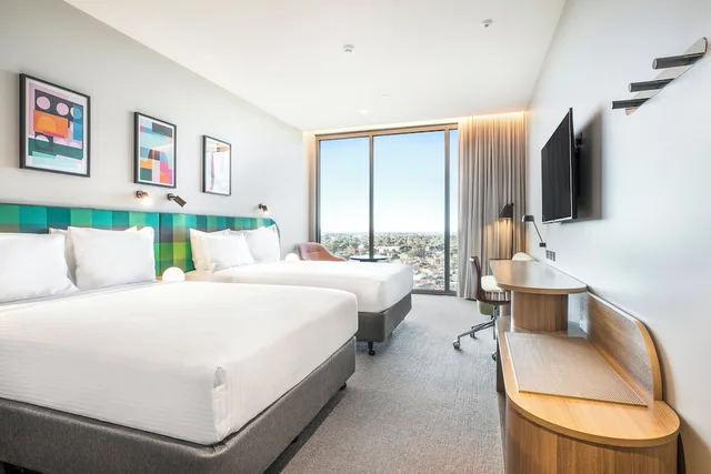 غرفة بريميوم بسريرين مزدوجين في طابق مرتفع، HOLIDAY INN WERRIBEE 2/8