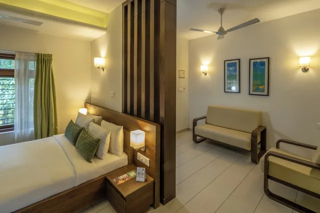 Rosewood, Queen Bed، The Woods Resort 1/10