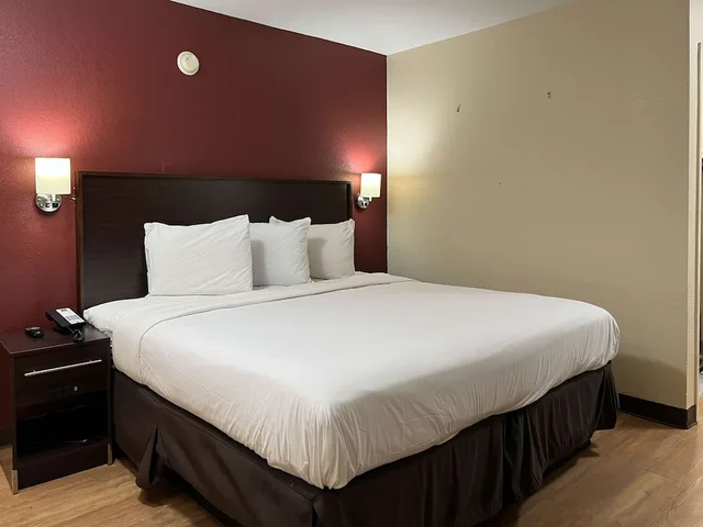 غرفة قياسية بسرير كينج، Motel6 Hattiesburg, MS 1/4