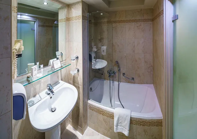 غرفة بزنس بسرير كوين، Capsis Hotel Thessaloniki 9/10