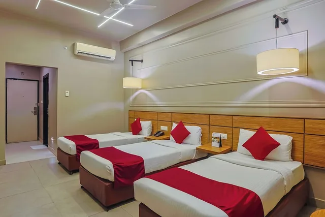 غرفة كلوب بثلاثة أسرّة، Max Hotel Prayagraj 9/10
