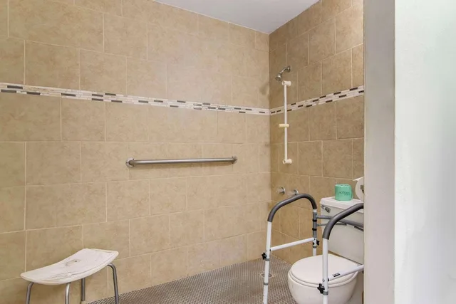 غرفة بسرير كوين، Quality Inn & Suites Hardeeville - Savannah North 5/6