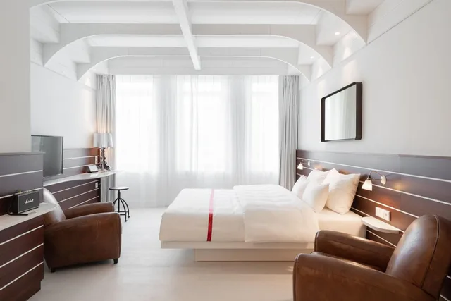 Wow, Queen Bed، Ruby Lotti Hotel Hamburg 3/4