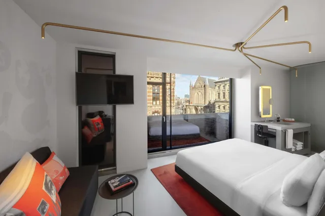 Exchange, Guest Room, Deluxe, King Bed, City View، W Amsterdam 2/6