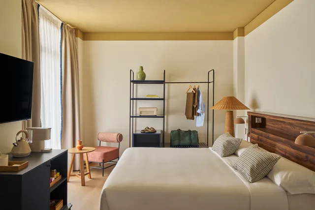 جناح جونيور، Hotel Riviera Costa del Sol 2/6