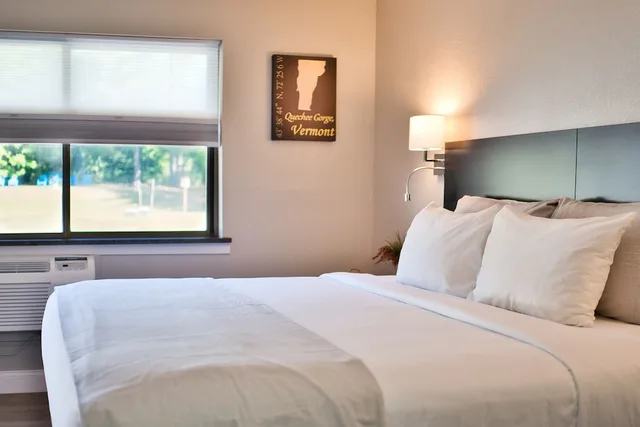 غرفة سيغنتشر مفردة بسرير كينج، Align Inn Vermont (ex Quality Inn At Quechee Gorge) 2/3
