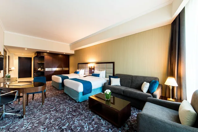 غرفة قياسية بسريرين منفصلين، Golden Tulip Doha 1/6