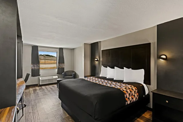 Room, King Bed, Scottish Inns Austin Downtown 1/1