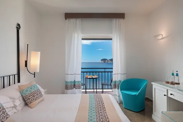 Superior, Queen Bed, Sea View, Balcony, El Faro Hotel 4/8