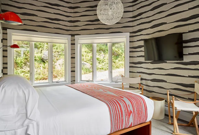 Summit, King Bed, Field Guide Lodge 2/4