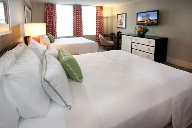 Deluxe, 2 Queen Beds, Resorts Casino Hotel Atlantic City 3/8