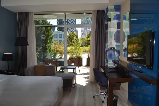 غرفة بسرير كينج بشرفة للمدخنين، Wyndham Grand Istanbul Europe 6/10