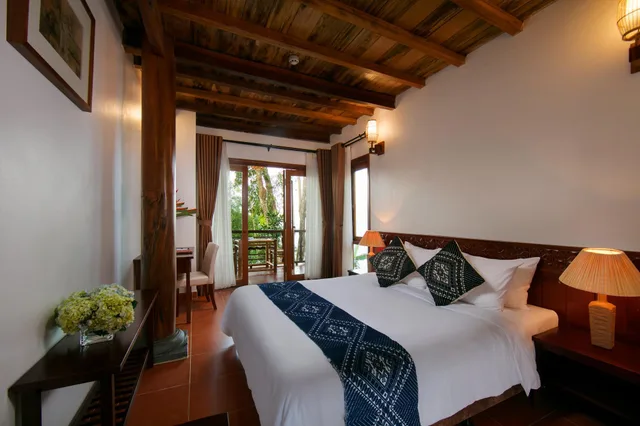 غرفة سوبيريور بسرير مزدوج بإطلالة على البحيرة بشرفة، Mai Chau Hideaway Lake Resort 1/2