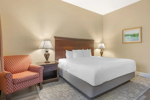Standard, King Bed, Sofa, Accessible, Best Western Plus Vineyard Inn & Suites 3/4