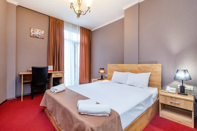Standard, Double Bed, Courtyard View, Balcony, HOTEL MARLYN 3/6