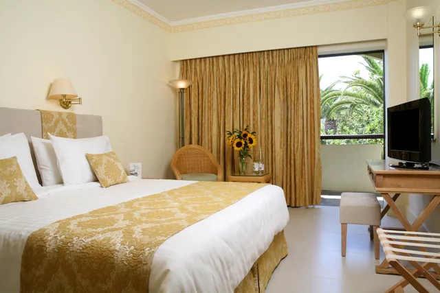 Room, Double or Twin Bed, Garden View, Aquila Rithymna Beach 1/4