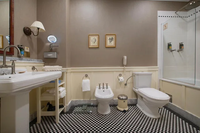غرفة تنفيذية بسرير كينج، Marrol S Hotel 10/10