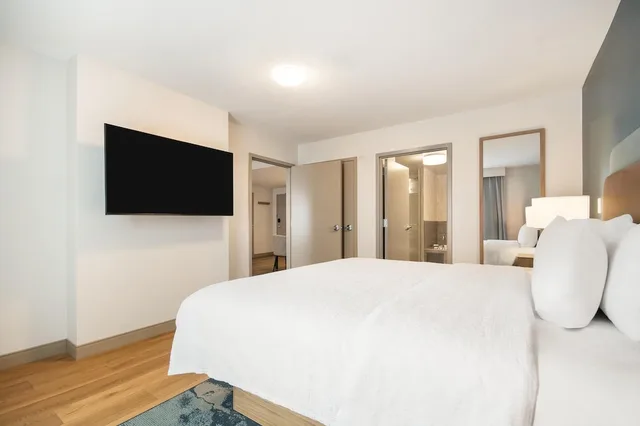 Suite, King Bed, Sofa, Kitchenette, Hampton Inn Rutland 1/5