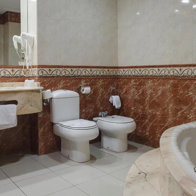 جناح بسرير مزدوج، Restaurante Emilio 6/7
