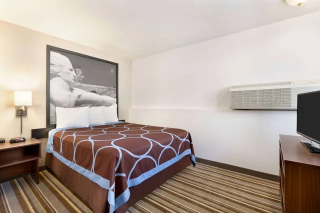 جناح بسرير كينج وسرير كوين بغرفة نوم واحدة، Super 8 by Wyndham Custer/Crazy Horse Area 1/10