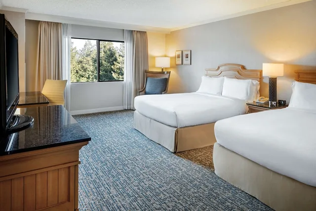 room, 2 queen beds, courtyard view, Doubletree By Hilton Sonoma Wine Country 2/10