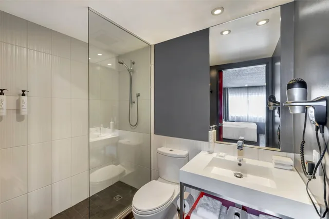 غرفة بسرير كينج، Hotel Quartier An Ascend Hotel Collection 7/7