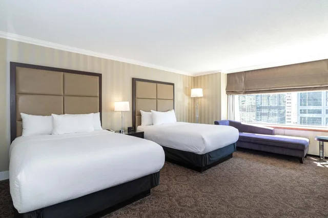 غرفة بريميوم بسريرين كوين، Sandman Signature Edmonton Downtown Hotel 3/4