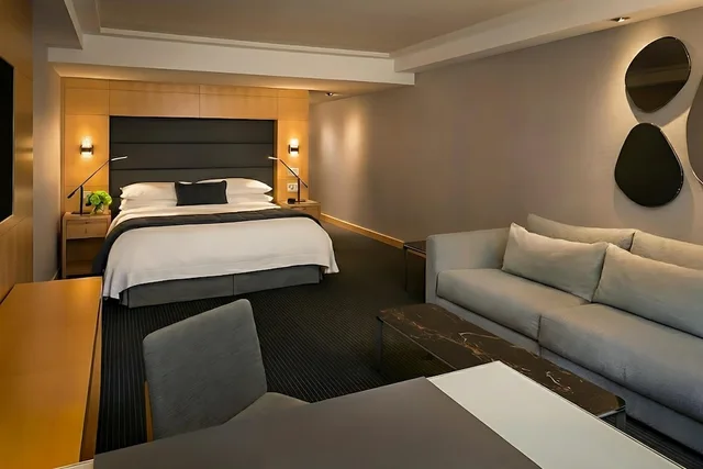 غرفة بريميير فاخرة بسرير كينج، SoHo Hotel Toronto 2/6