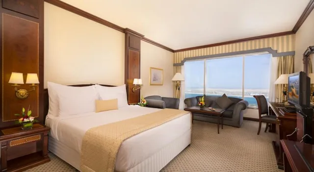 غرفة ديلوكس مفردة بسرير كينج، Corniche Hotel Abu Dhabi 1/1