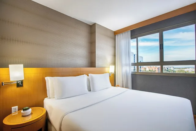 غرفة بريميوم بسرير كينج وسرير كوين مع أريكة، Brasil 21 Suites Affiliated by Melia 4/10