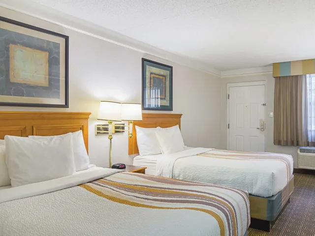 غرفة ديلوكس بسريرين مزدوجين، Ramada by Wyndham Westminster Denver 2/8