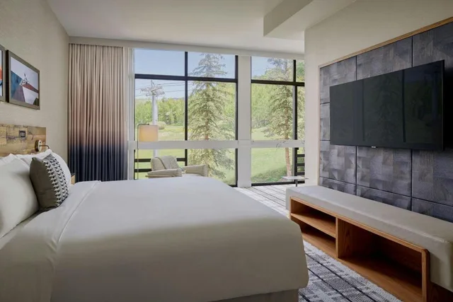 1 Bedroom, Suite, King Bed, Summit View, Sofa، Viewline Resort Snowmass, Autograph Collection 1/3