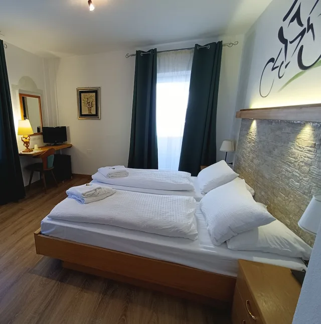 غرفة بسرير كوين، Park Hotel Arnica 3/4