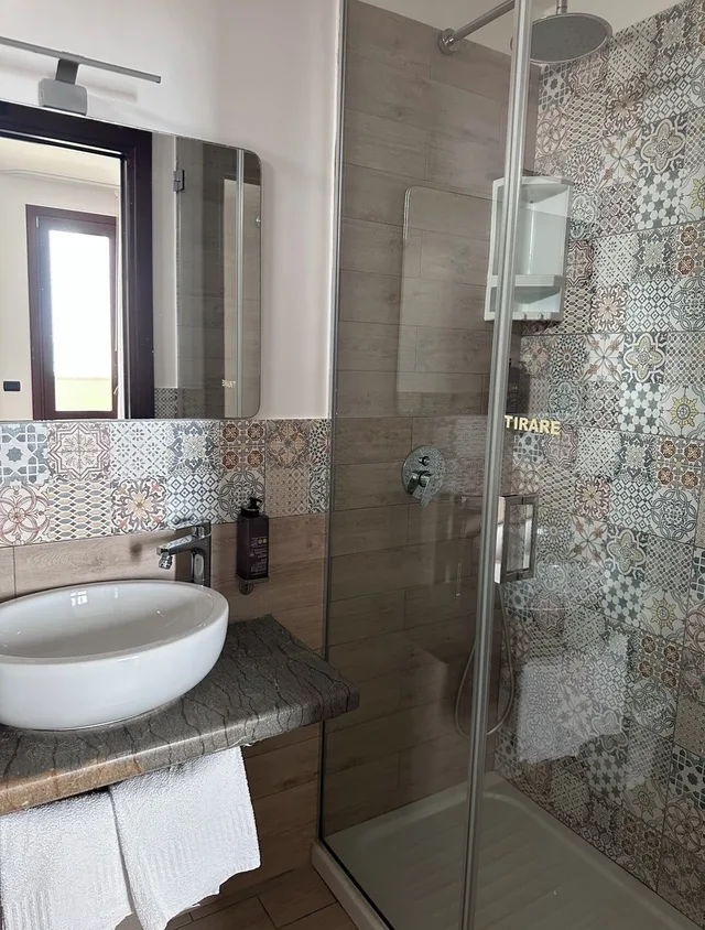 غرفة بسرير كوين بشرفة، Hotel Baia Di Venere 2/3
