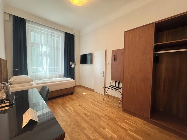 غرفة قياسية مفردة، Hotel Secession an der Oper 9/11