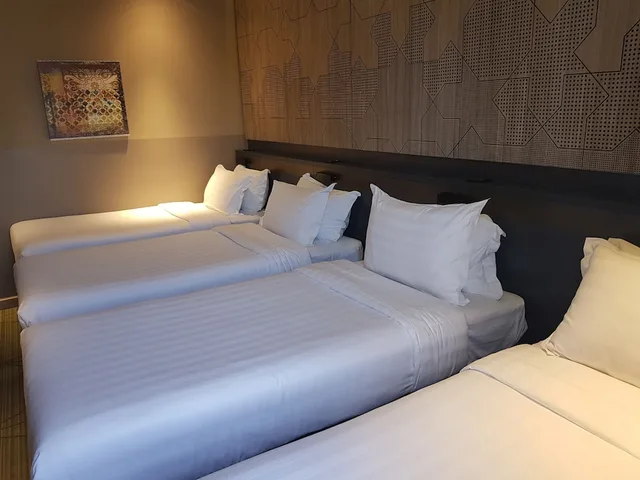 Family, Quadruple, 1 Double and 3 Single Beds، إيبيس ستايلز مكة(Ibis Styles Makkah) 4/7