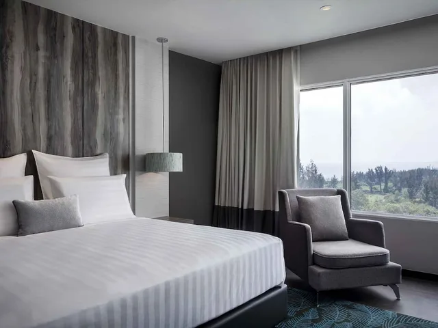 غرفة ديلوكس تنفيذية بسرير كينج بإطلالة على البحر، Pullman Miri Waterfront 2/10
