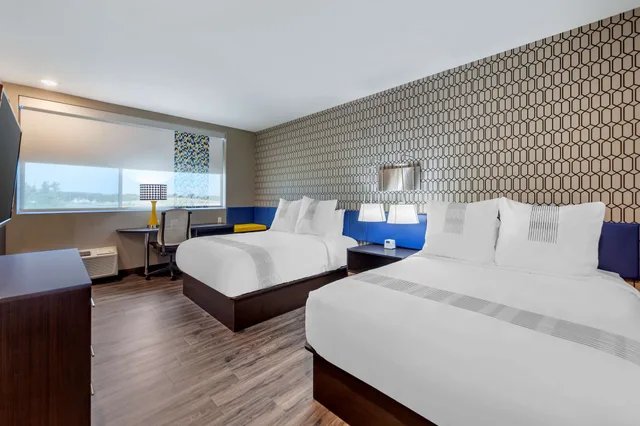 Standard, 2 Queen Beds, Accessible, Glo Best Western Dawley Farms In Sioux Falls 1/10