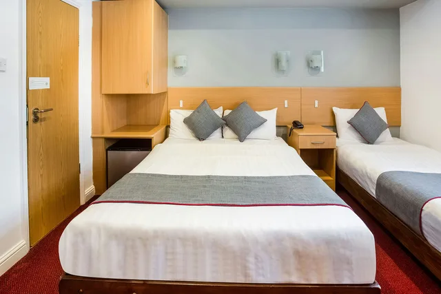 غرفة ديلوكس ثلاثية، London Guest House by OYO - Acton 10/10