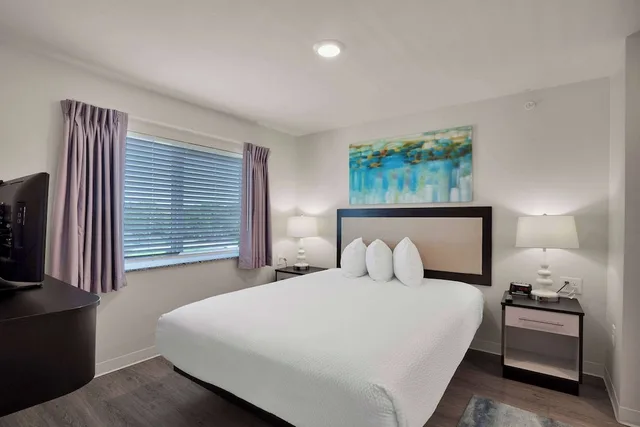 جناح بسريرين كوين بشرفة بغرفتي نوم، WaterWalk Extended Stay by Wyndham Raleigh - RTP 4/8