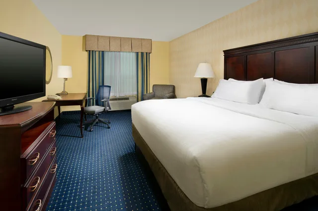 Room, King Bed, Holiday Inn Express Hotel Suites San Antonio West Seaworld Area 1/2