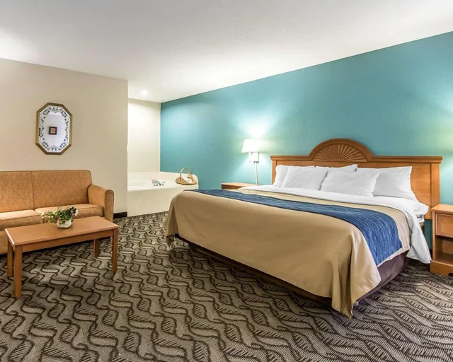 Efficiency, King Bed، Quality Inn & Suites Circleville 2/3