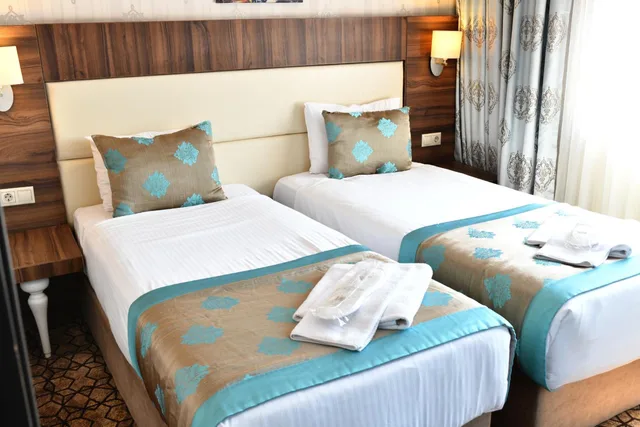 جناح، Inegol Royal Hotel 9/10