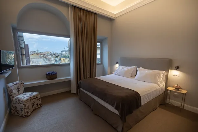 غرفة ديلوكس بسريرين منفصلين بإطلالة على المدينة، Domus 21 Luxury Suites 1/6