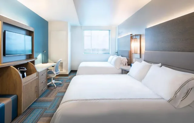 غرفة بسرير كوين بإطلالة على البحيرة، Even Hotel Miami Airport 1/1